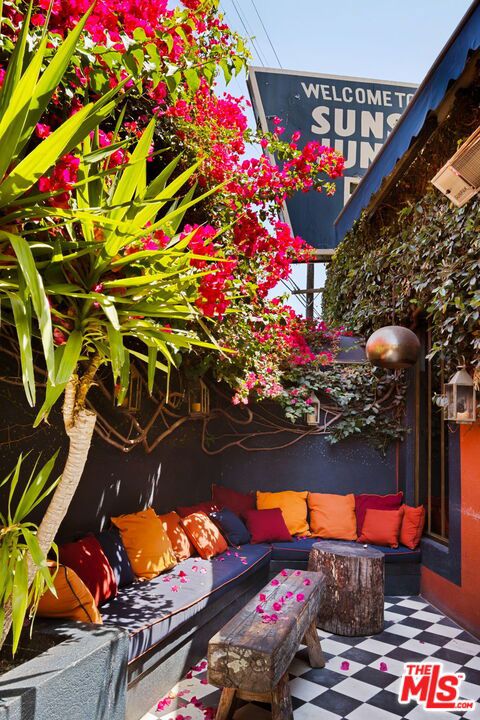 3924 W Sunset Boulevard 1