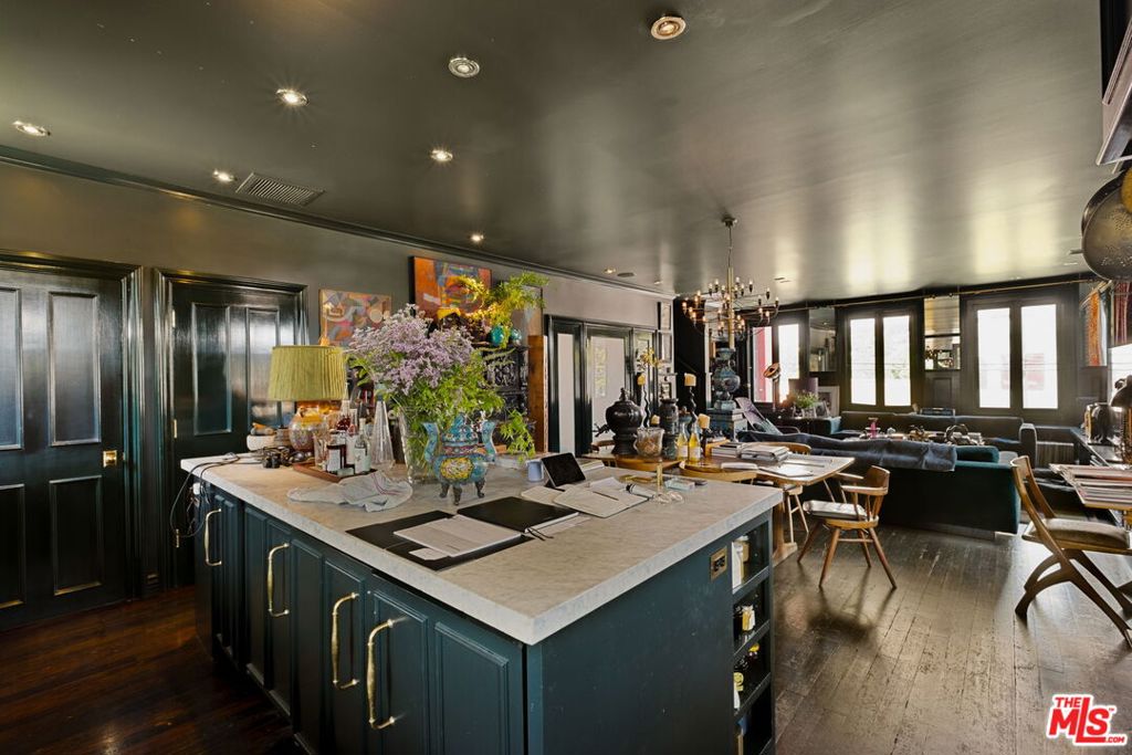 3924 W Sunset Boulevard 1