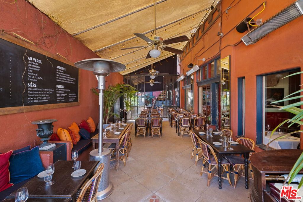 3924 W Sunset Boulevard 1