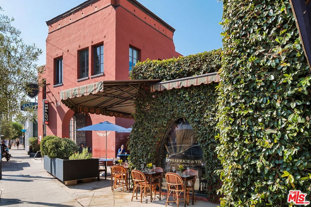 3924 W Sunset Boulevard 8