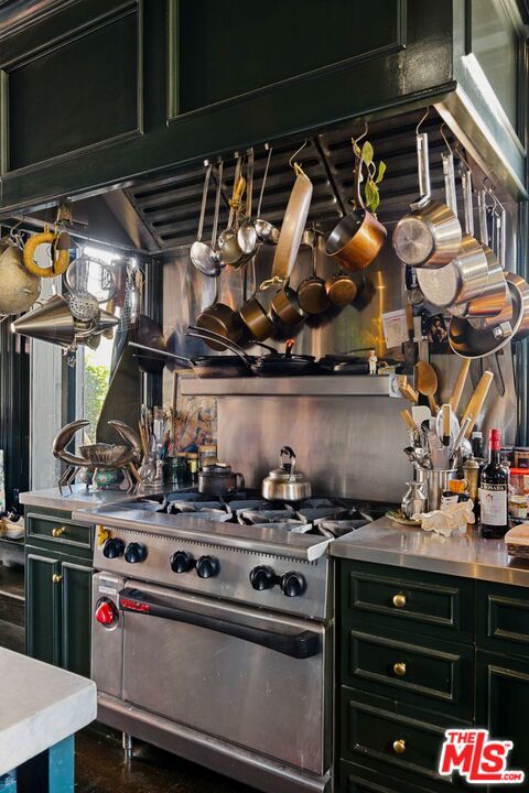 3924 W Sunset Boulevard 8