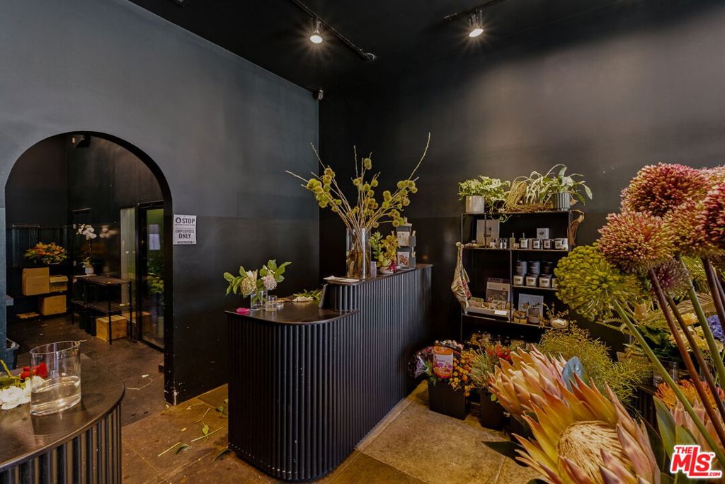 3924 W Sunset Boulevard 8