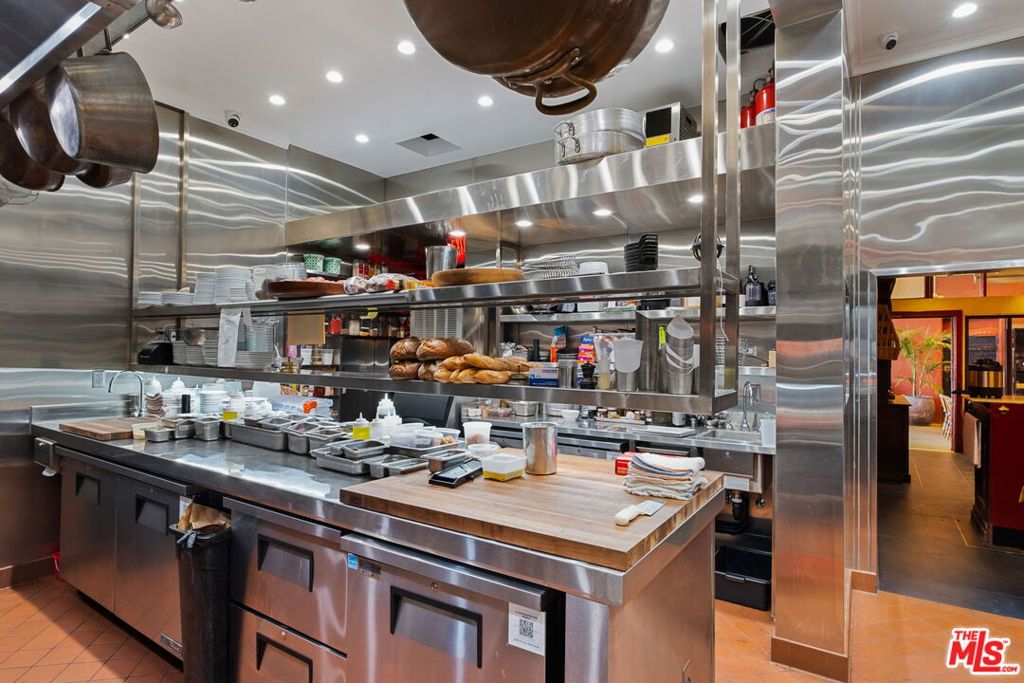 3924 W Sunset Boulevard 8