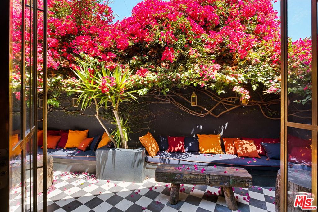 3924 W Sunset Boulevard 8