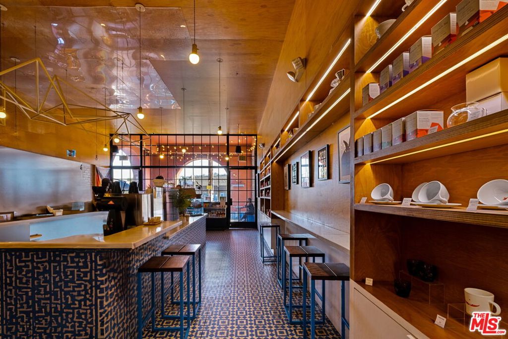 3924 W Sunset Boulevard 8