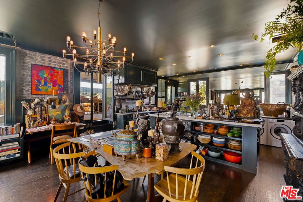 3924 W Sunset Boulevard 8