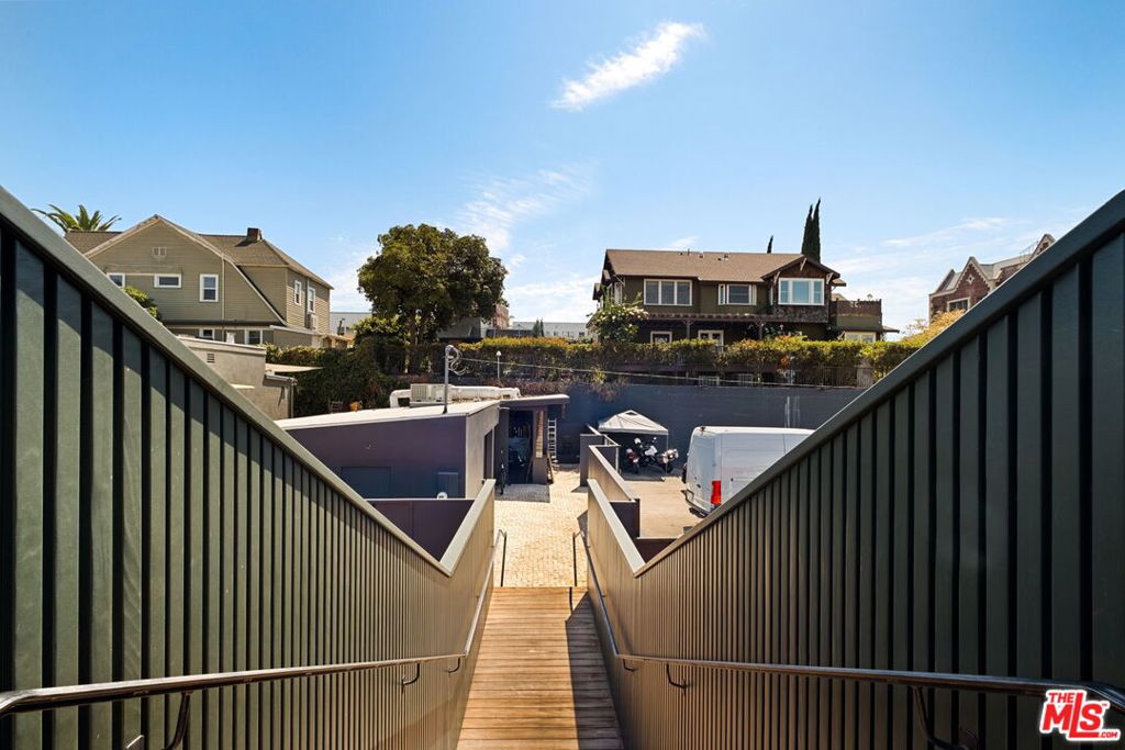 3924 W Sunset Boulevard 8