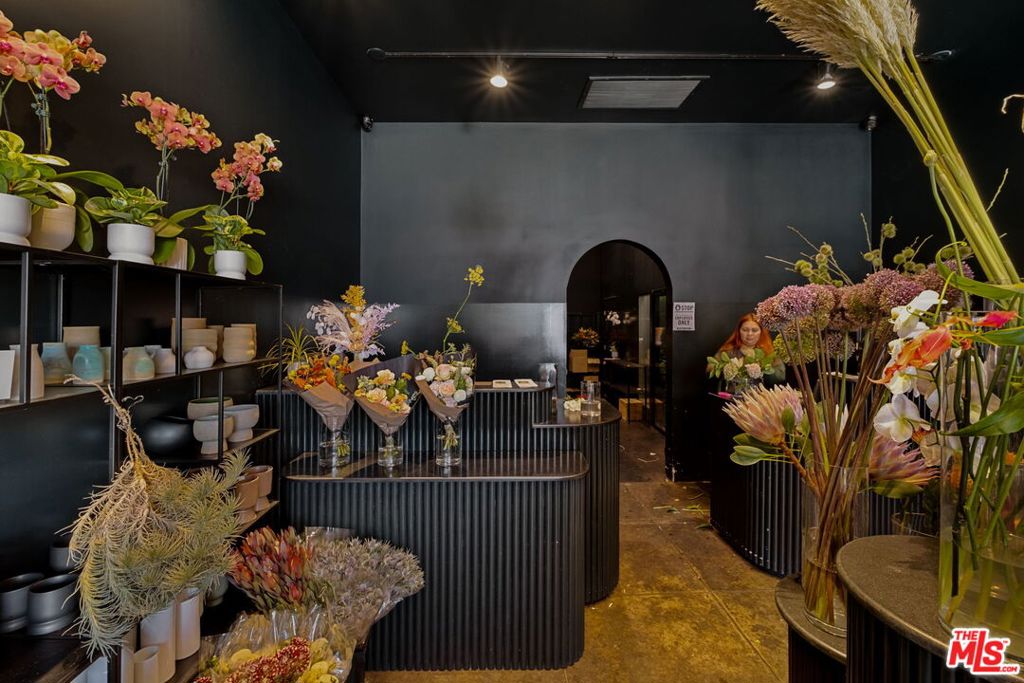 3924 W Sunset Boulevard 8