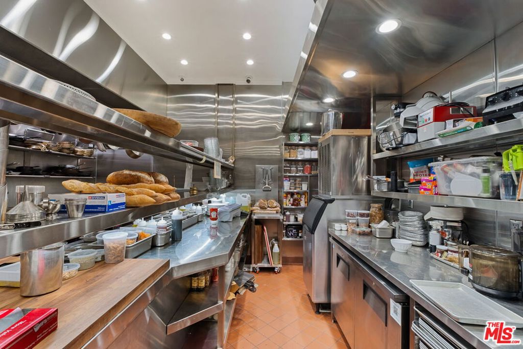 3924 W Sunset Boulevard 8