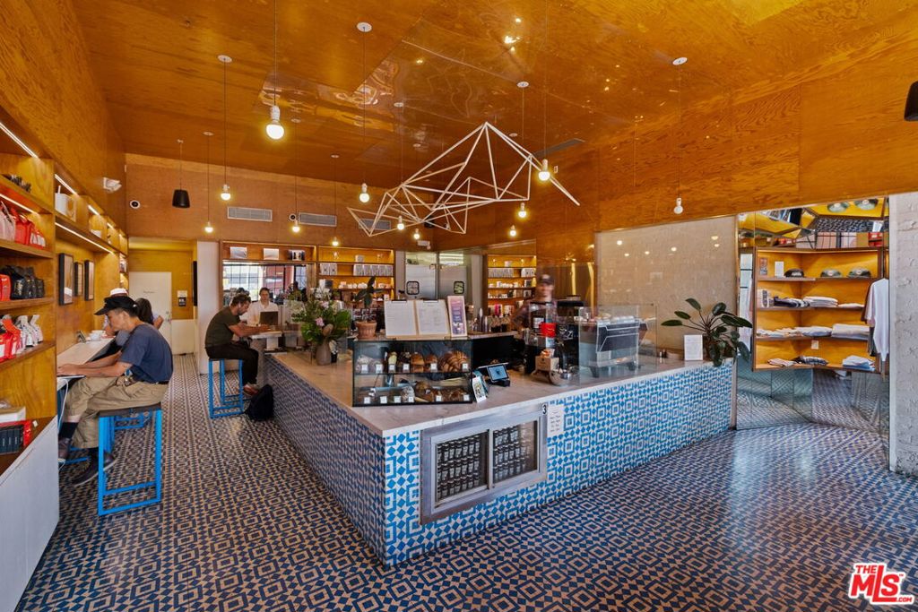 3924 W Sunset Boulevard 8