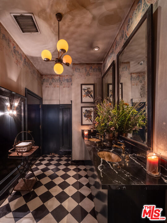 3924 W Sunset Boulevard 8