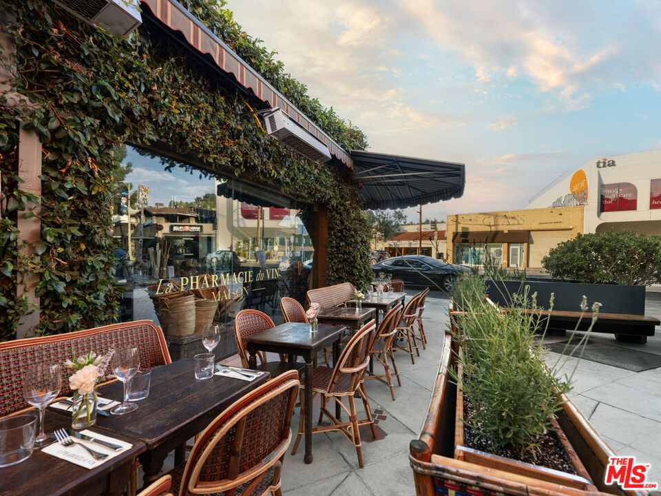 3924 W Sunset Boulevard 8