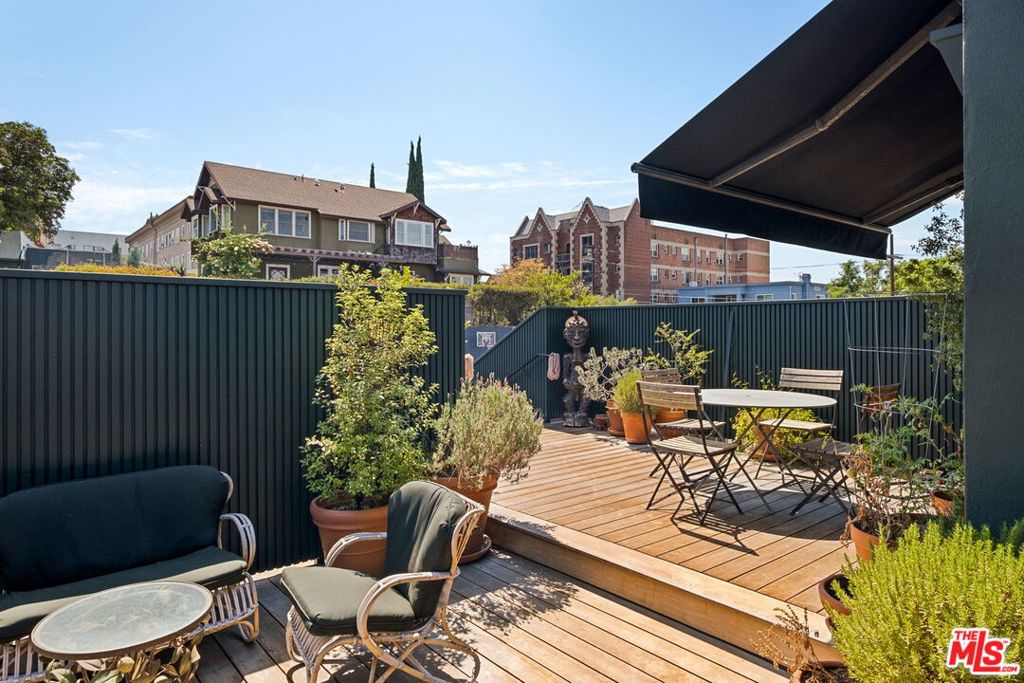 3924 W Sunset Boulevard 8