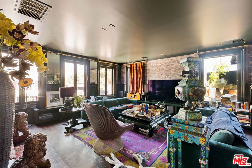 3924 W Sunset Boulevard 8