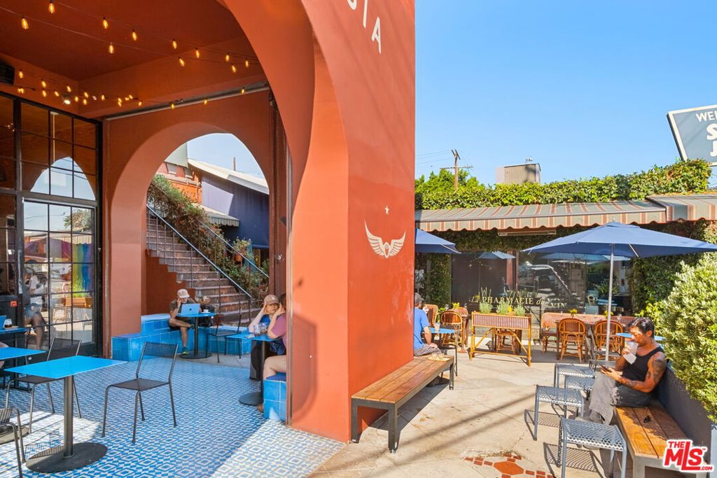 3924 W Sunset Boulevard 8