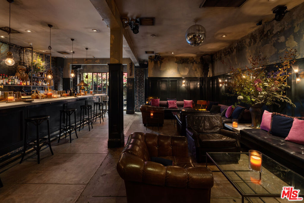 3924 W Sunset Boulevard 8