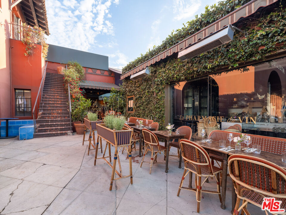 3924 W Sunset Boulevard 8