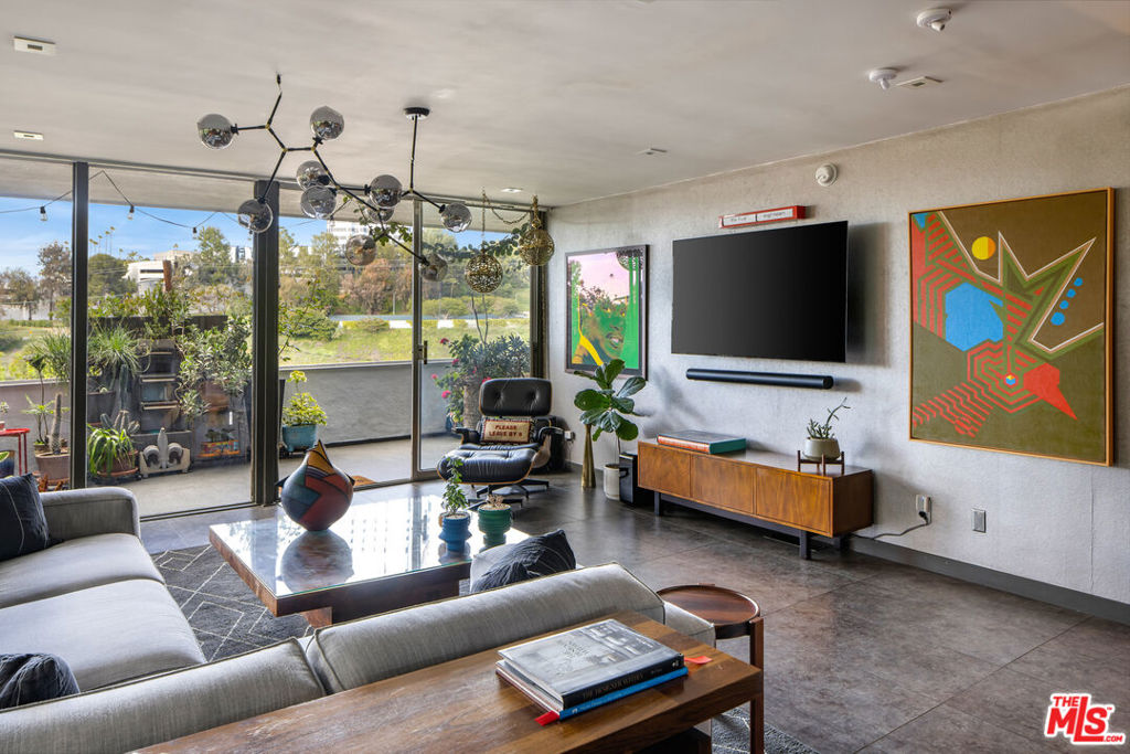 3625 Fredonia Drive 1