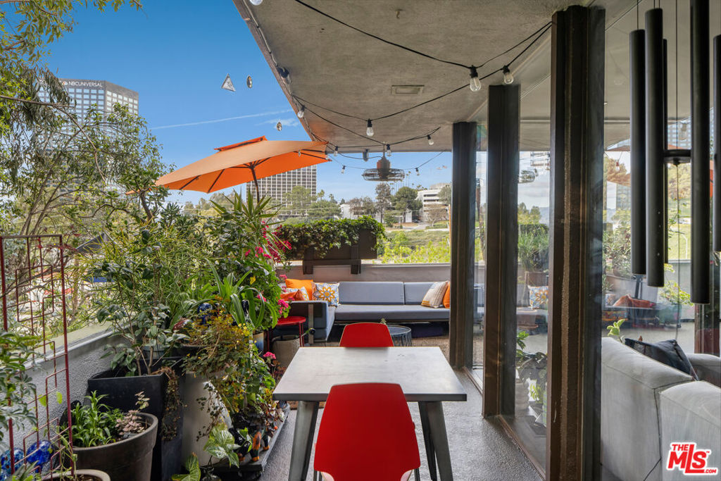 3625 Fredonia Drive 1