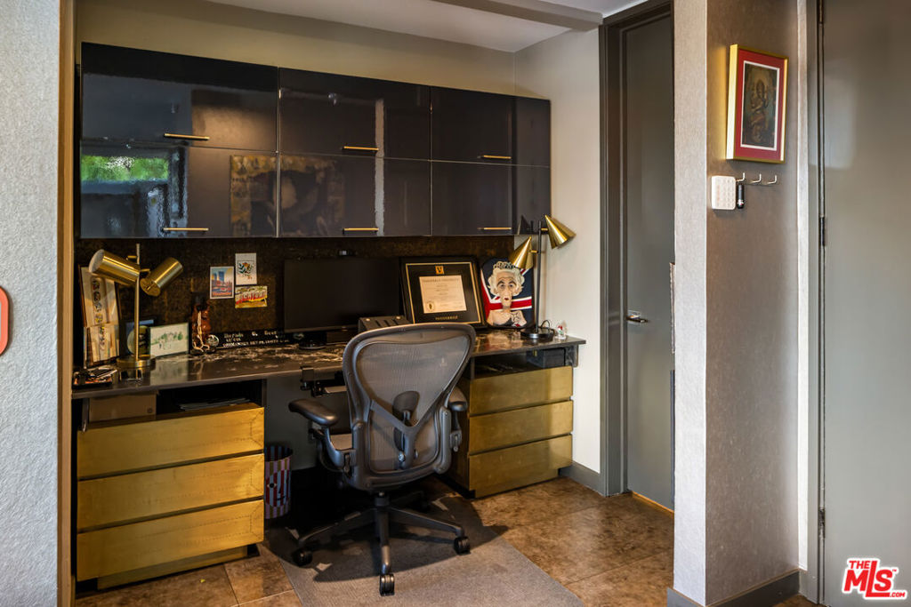 3625 Fredonia Drive 1