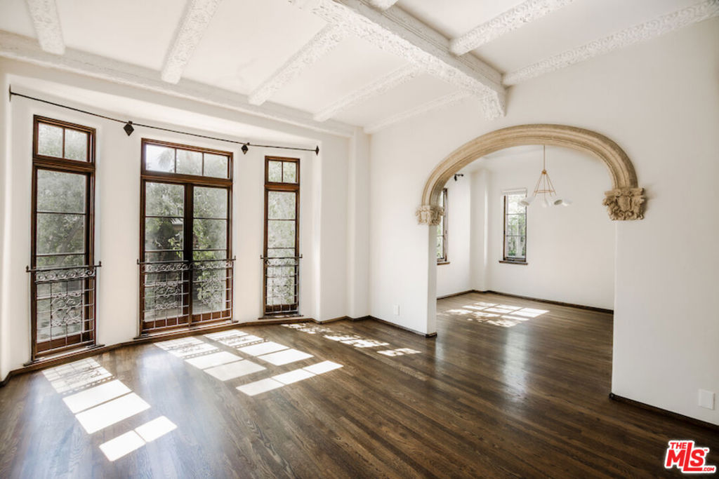 1302 N Sweetzer Avenue 403