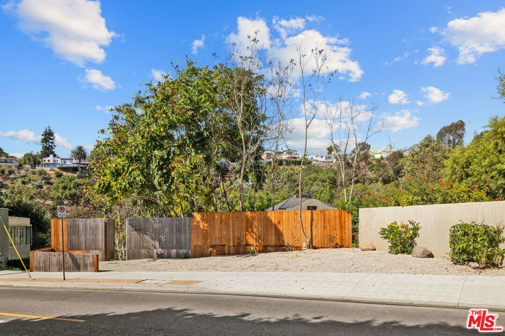 546 E Rustic Road