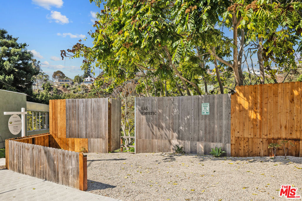 546 E Rustic Road