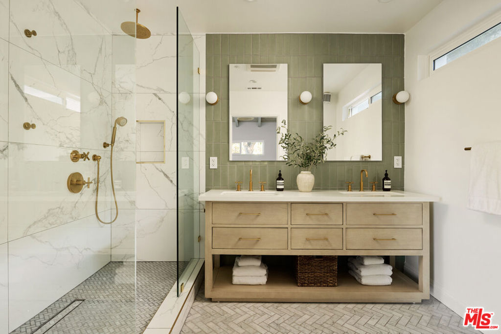 14833 Valley Vista Boulevard