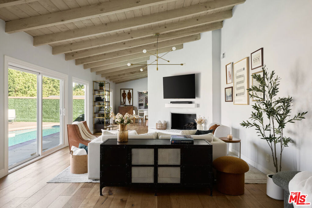 14833 Valley Vista Boulevard