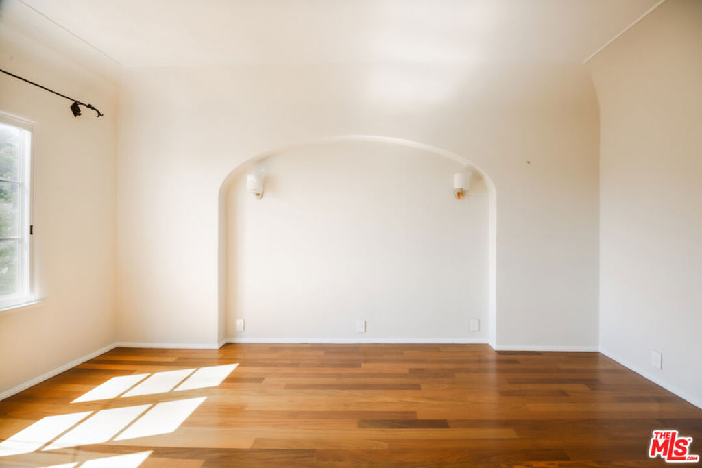 1302 N Sweetzer Avenue 402