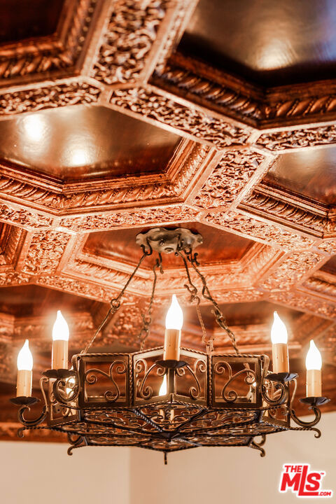 1302 N Sweetzer Avenue 402