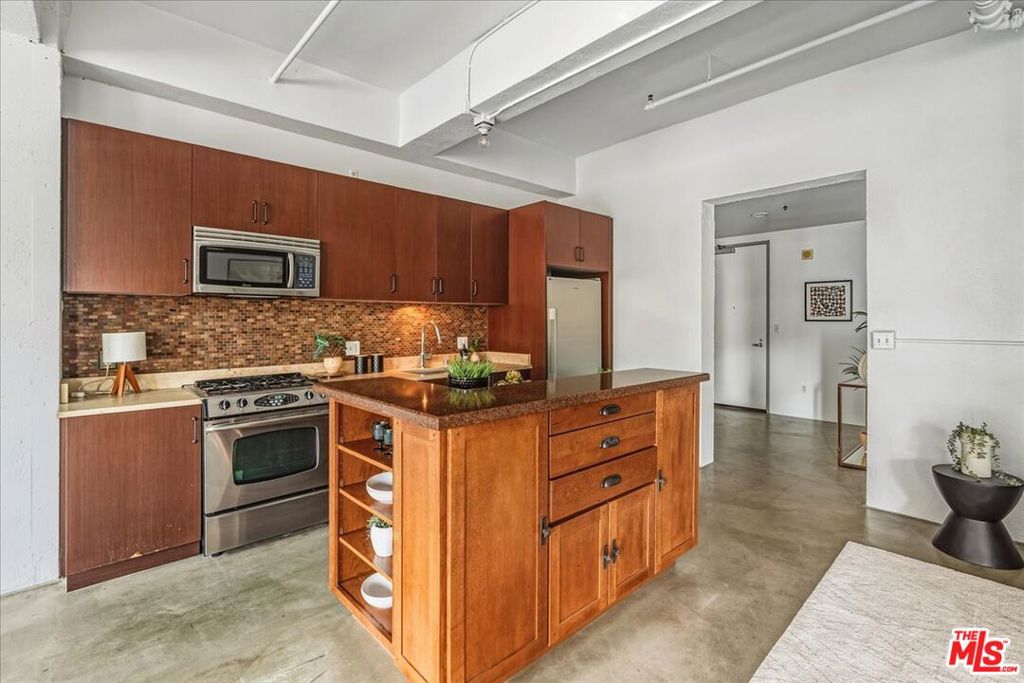 849 S Broadway 604