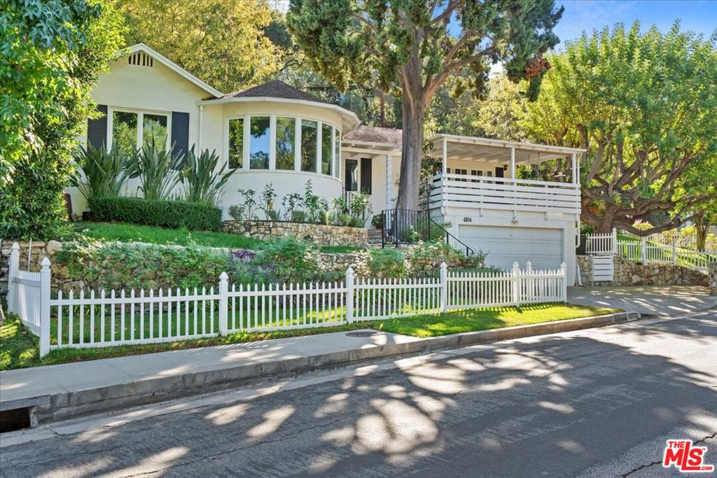 4104 Saugus Avenue