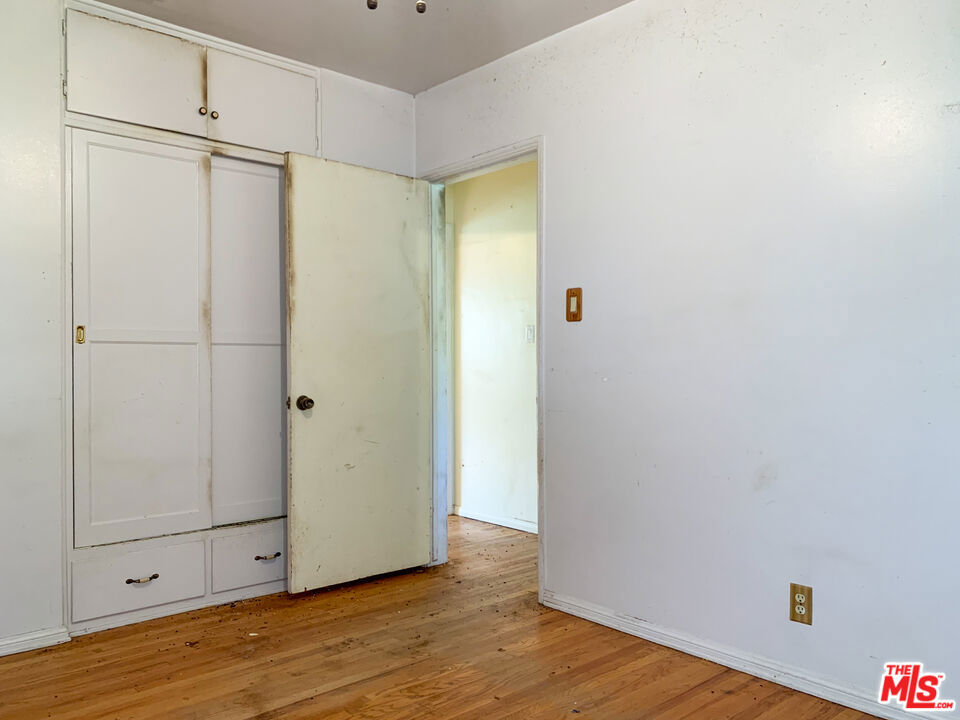 320 S Glenwood Place