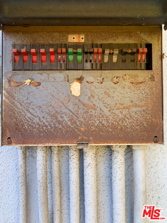 320 S Glenwood Place