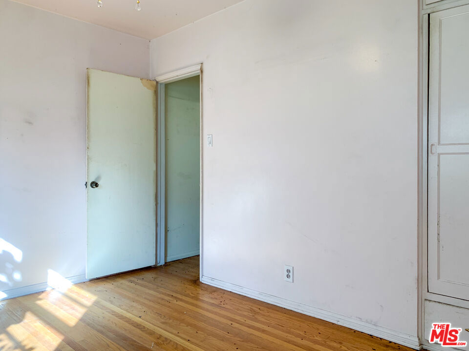 320 S Glenwood Place