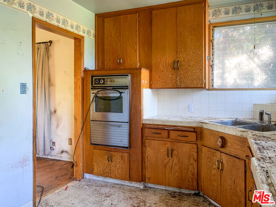 320 S Glenwood Place