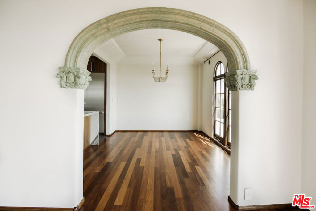 1302 Sweetzer Avenue 401