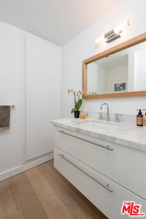 838 N DOHENY Drive 807