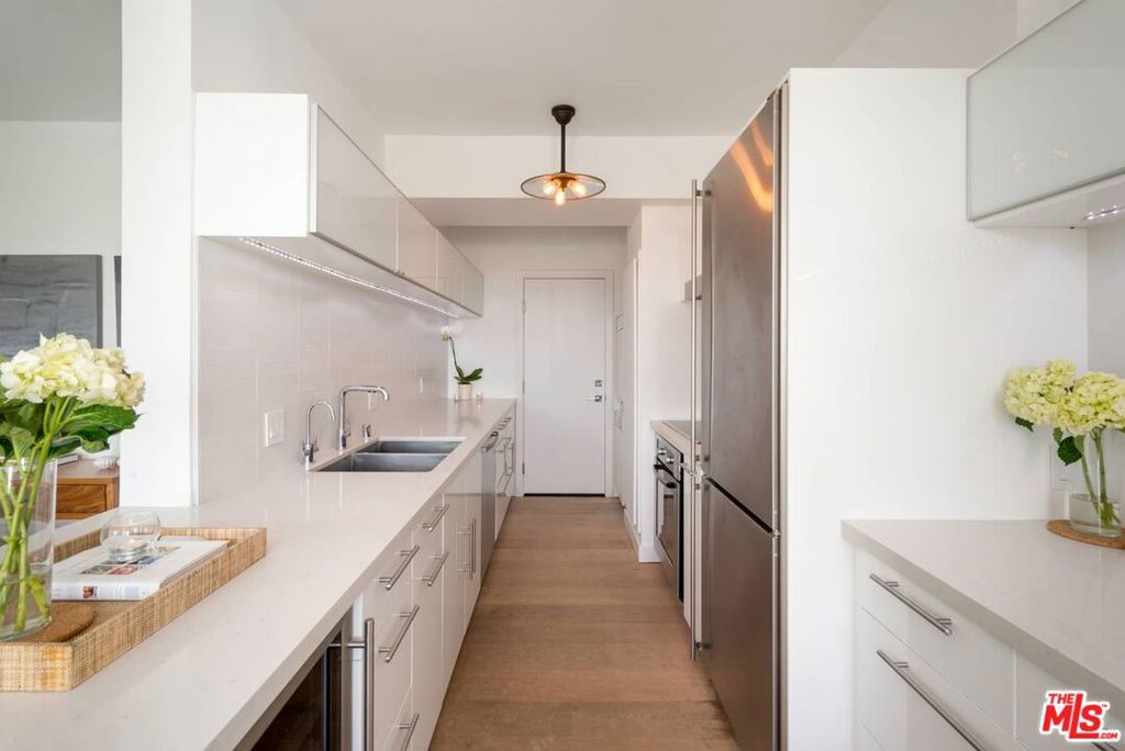 838 N DOHENY Drive 807