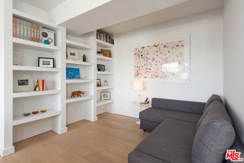 838 N DOHENY Drive 807