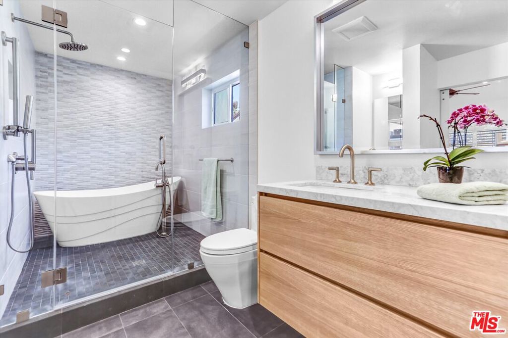 1654 Palisades Drive