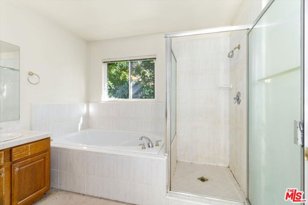 18806 Hatteras Street 101