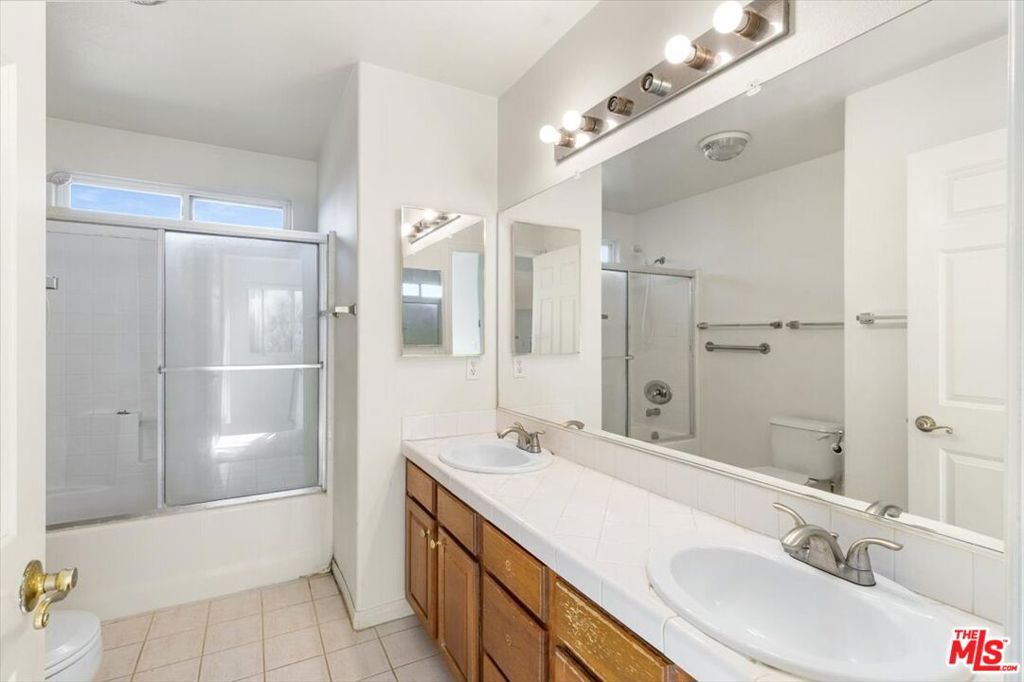 18806 Hatteras Street 101