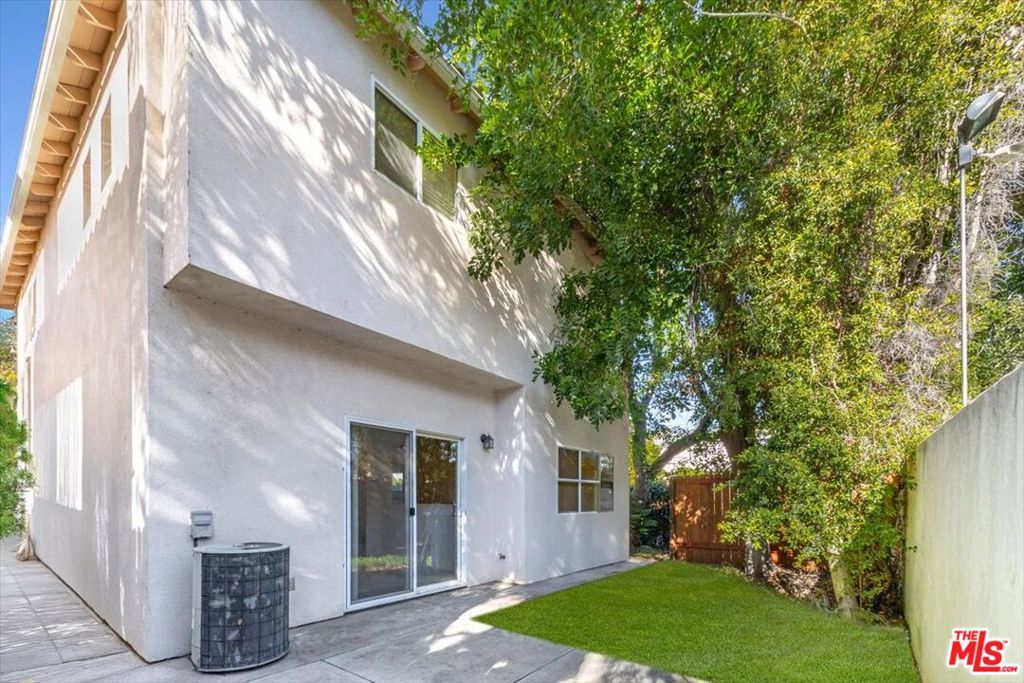 18806 Hatteras Street 101