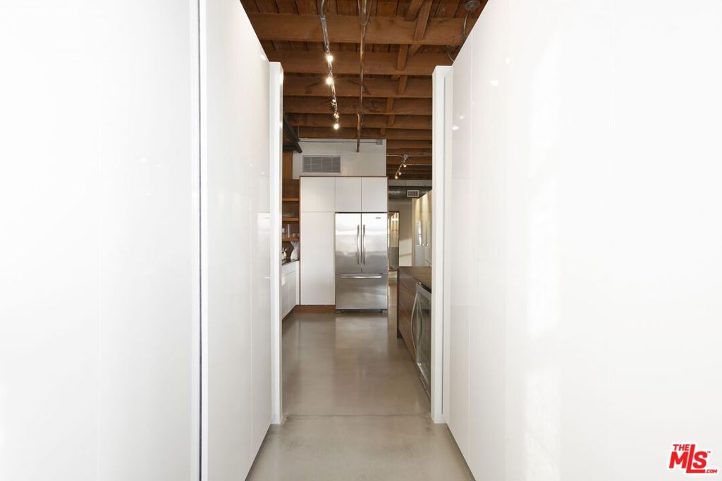 500 Molino Street 204