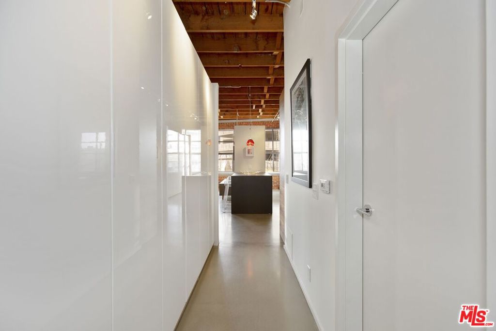 500 Molino Street 204