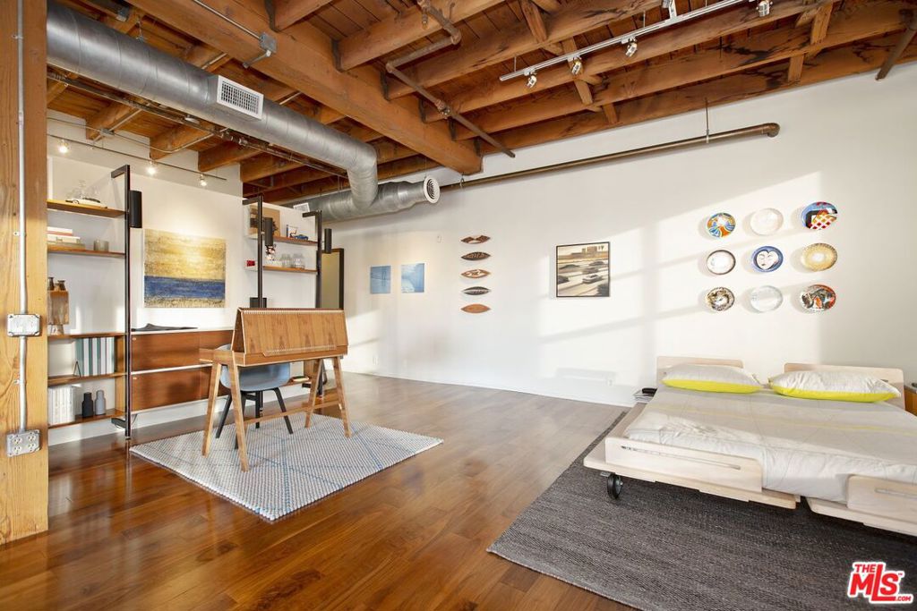 500 Molino Street 204