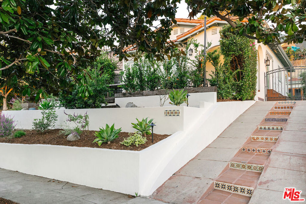 1334 Coronado Terrace
