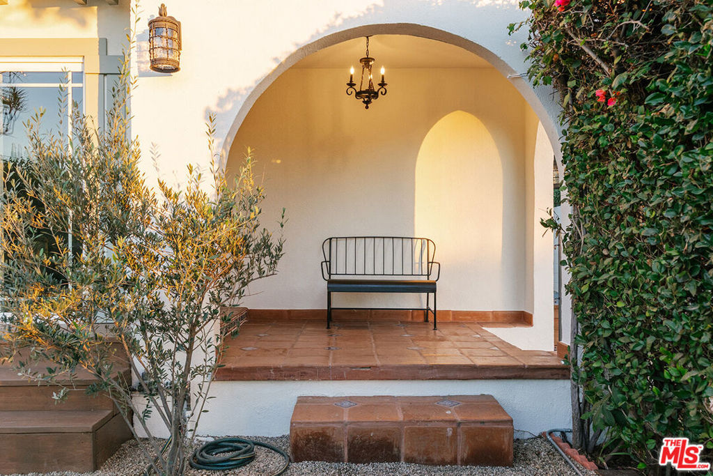 1334 Coronado Terrace
